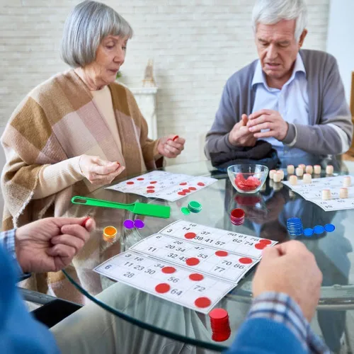 Vista 2 de Varitas magnéticas de 7 colores y 700 fichas de bingo (¾ pulgadas) con anillos de metal, para grupos escolares grandes, noche de juegos de lotería