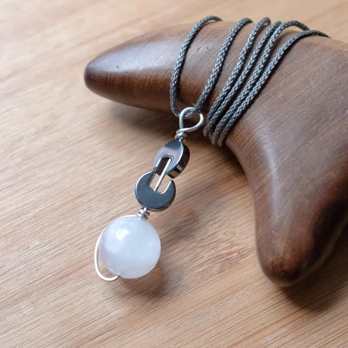 Vista 2 de Collar estimulante para el apoyo en la extracción de cabello y piel Collar táctil personalizado, joyería para hacer nudos y girar