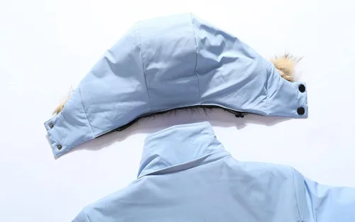 Vista 4 de MOERDENG Chaqueta de esquí impermeable para mujer, abrigo de nieve con capucha para invierno, chaqueta de esquí resistente al viento para mujer