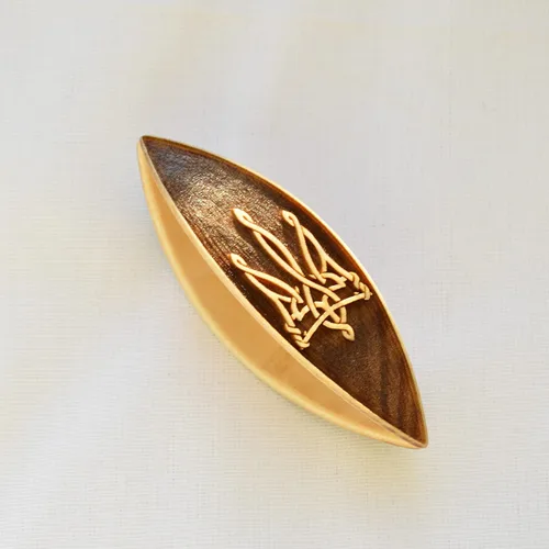 Vista 3 de Wooden Tatting Shuttle, Ukrainian coat of arms, trizub, 3D surface, Handmade shuttle tatting with wood carving