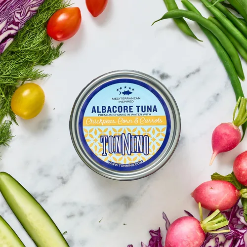 Vista 5 de Tonnino Atún Albacora - Trozos premium en agua con garbanzos, maíz y zanahorias - Paquete de 12 - Alternativa al salmón - Snacks proteicos - Comidas