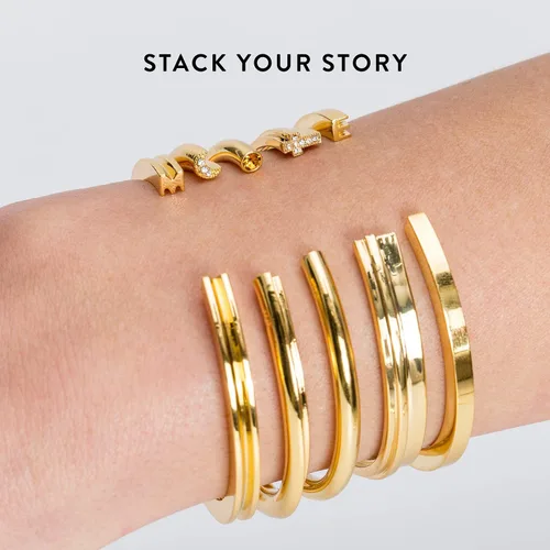 Vista 5 de Stella Valle Initial Charm Bracelet - 18K Gold Plated Brass Cuff Bracelet in the Shape of Initial