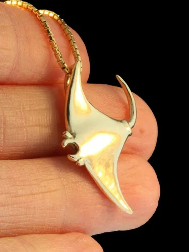 Vista 5 de Manta Ray Ocean Collar Colgante de 14 quilates con dije de mantarraya de oro