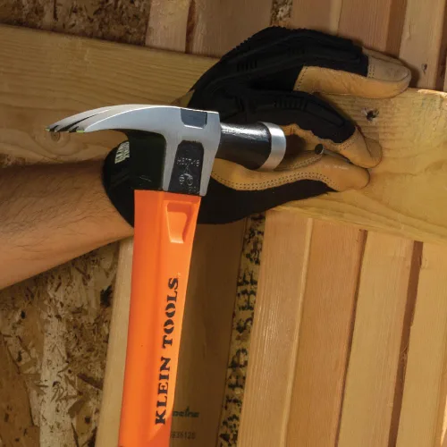 Vista 6 de Klein Tools H80718 Martillo de garra recta con cabeza lisa, 18 onzas, mango de agarre antideslizante de fibra de vidrio con orificio de sujeción, 15