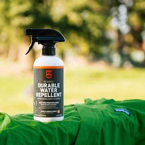 Vista 5 de GEAR AID Revivex Durable Water Repellent (DWR) Spray for Waterproof Jackets, Rain Gear, Gore-TEX, Tents & Camping Gear – Restore Waterproofing &