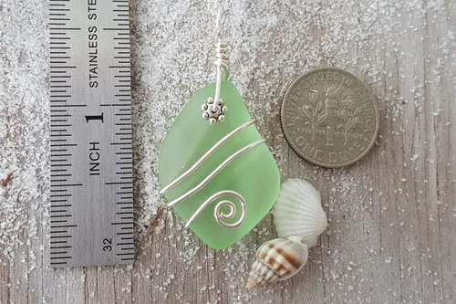 Vista 2 de Handmade in Hawaii, wire wrapped peridot green sea glass necklace,"August Birthstone", (Hawaii Gift Wrapped, Customizable Gift Message)