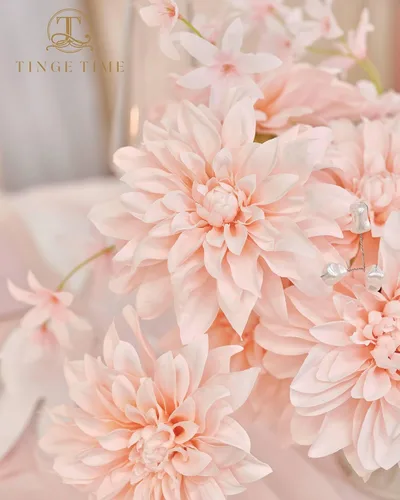 Vista 7 de TINGE TIME Flores artificiales, 20 piezas de dalia de seda de 5/6 pulgadas, flores falsas para bricolaje, ramos de novia, centros de mesa, arreglos