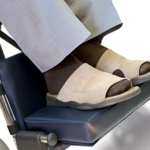 Vista 4 de Extensor de reposapiés y patas para silla de ruedas, almohadilla elevadora para ancianos, pacientes discapacitados, protector de cojín de pedal