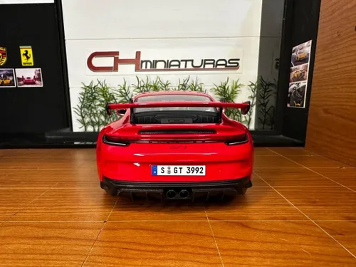 Vista 6 de Maisto 1:18 Edición especial 2022 Porsche 911 GT3, azul