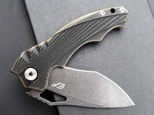 Vista 5 de Eafengrow EF958 Cuchillo plegable de aleación de titanio D2 Blade Mango de aleación de titanio EDC Cuchillo para acampar Senderismo