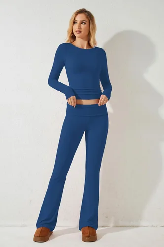 Vista 4 de Conjuntos de yoga para mujer, cuello redondo, manga larga, camiseta corta y pantalones acampanados de tiro bajo, conjunto de dos piezas