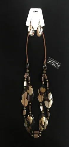 Vista 3 de Iveth 2Strand Collar De Cordón Con cera y Set de conchas de labios, NA, Marrón (Brown Animal Print)