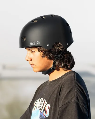 Vista 6 de OutdoorMaster Casco de Patineta y Ciclismo - Beetles Snug, Casco de Bicicleta para Adultos, Jóvenes y Niños - Dos Forros Extraíbles, Ventilación