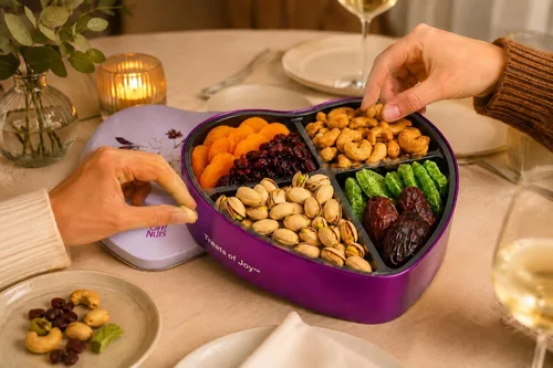 Vista 9 de Oh! Nuts Cesta de regalo de frutas secas y nueces en forma de corazón – 6 variedades dulces y saladas surtido de lata – pistachos, anacardos