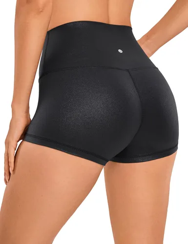 Vista 2 de CRZ YOGA Butterluxe - Pantalones cortos de piel sintética mate para mujer, 2.5 pulgadas, cintura alta, entrenamiento, yoga, elastano