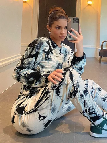 Vista 4 de KENDALL + KYLIE pantalones deportivos con cordón para mujer, exclusivos de Tienda