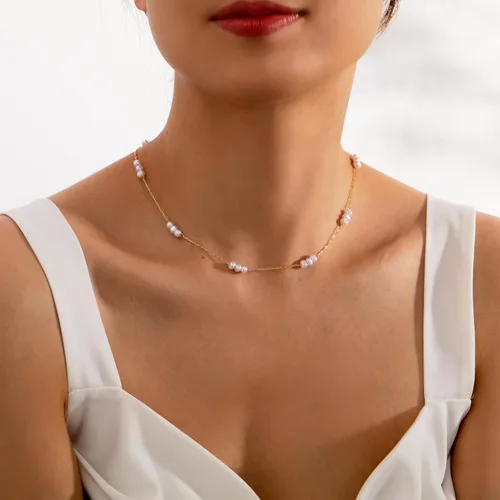 Vista 4 de TOBENY Collar de perlas para mujer, chapado en oro de 14 quilates, hecho a mano, gargantilla de perlas blancas, delicada, pequeña, pequeña, cadena