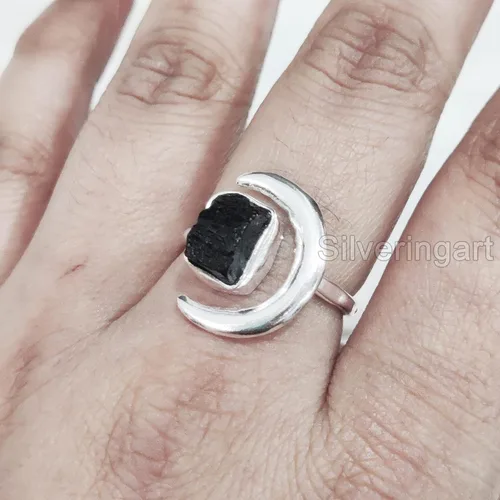 Vista 4 de Anillo de turmalina negra natural, anillo ajustable de luna creciente de turmalina áspera, octubre, plata de ley 925, anillo para mujer, Navidad