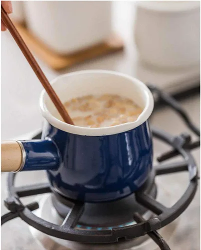 Vista 2 de Olla de leche esmaltada, olla pequeña para leche, calentador de mantequilla de 4 pulgadas, 17 onzas, sartén pequeña esmaltada con mango de madera