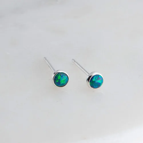 Vista 61 de Aretes pequeños de plata de ley para cartílago, tragus, hélix, múltiples piercings hipoalergénicos, piedra natal para mujer, juego de bisel