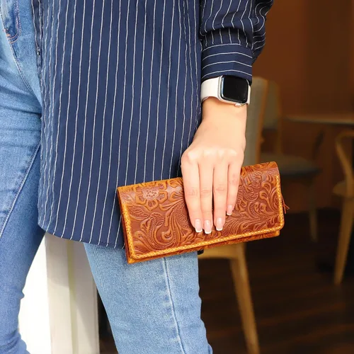 Vista 2 de Toros Craft Cartera larga hecha a mano para mujer, de cuero de gran capacidad, carteras florales occidentales, funda para teléfono celular, funda