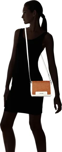 Vista 6 de Calvin Klein Clara estuco cuero clave artículo Demi bolso de hombro