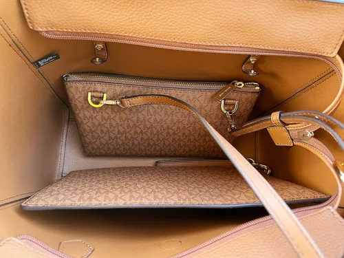 Vista 9 de Michael Kors Maisie MK Multi - Bolso de mano grande de piel con guijarros 3 en 1