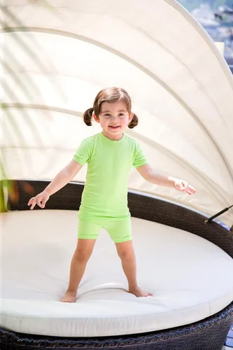 Vista 2 de VAENAIT BABY - Pijama de viscosa para niñas y niños pequeños, 2 piezas, camiseta y shorts, tela fresca, drapeada y suave para verano