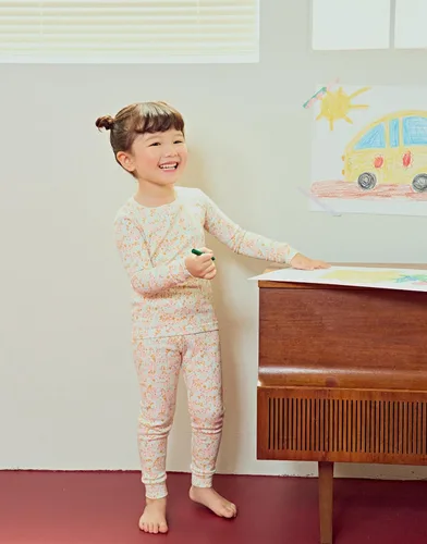 Vista 3 de moimoln Pijama de algodón suave para bebés y niñas pequeñas con estampado de flores modales, manga larga, ajuste ceñido