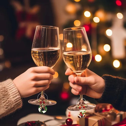 Vista 4 de Encantos para Copas de Vino de Navidad: Suministros de Decoración Temática Navideña Ideales para Fiestas de Cata de Vinos