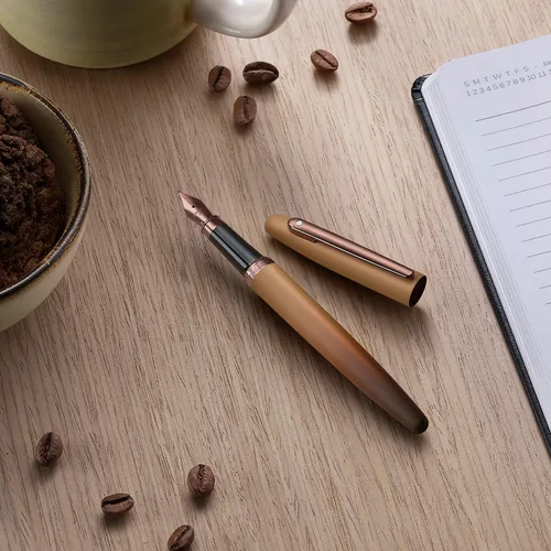 Vista 2 de Sheaffer VFM 9428 Coffee Edition - Pluma estilográfica marrón mate con adornos de PVD marrón real, tamaño mediano