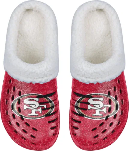 Vista 4 de FOCO - Zuecos con logotipo del equipo de la NFL para mujer, forro de sherpa y brillo
