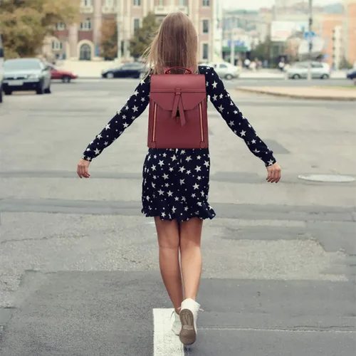 Vista 2 de ESTARER Mochila de cuero de moda para mujer, para viajes, trabajo, universidad, 15.6 pulgadas, mochila de piel sintética para mujer (rojo vino)