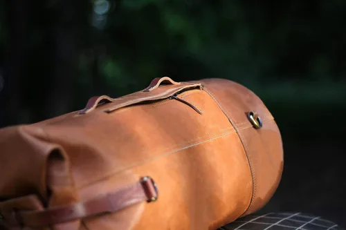 Vista 7 de Bolsa de lona para motocicleta de cuero genuino de grano completo resistente de inspiración militar Alforja Bolsa de fin de semana Con correas