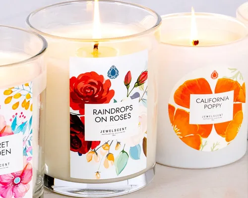 Vista 6 de Raindrops on Roses - Vela para el hogar de 18 onzas con joyería sorpresa