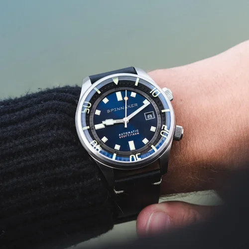 Vista 5 de Reloj automático para hombre Spinnaker Bradner de 42mm con brazalete sólido de acero inoxidable SP-5062