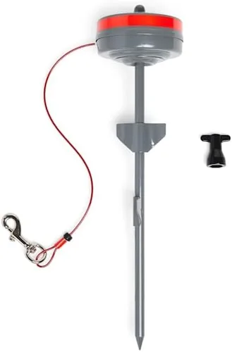 Vista 2 de EveryYay by Petco Stretch Your Legs Heavy Retractable Tie Out, para perros de hasta 100 libras, 15 pies
