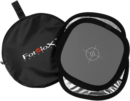 Vista 3 de Fotodiox Disco plegable de mano, reflector de tres pliegues + tarjeta gris/balance de blancos digital combo