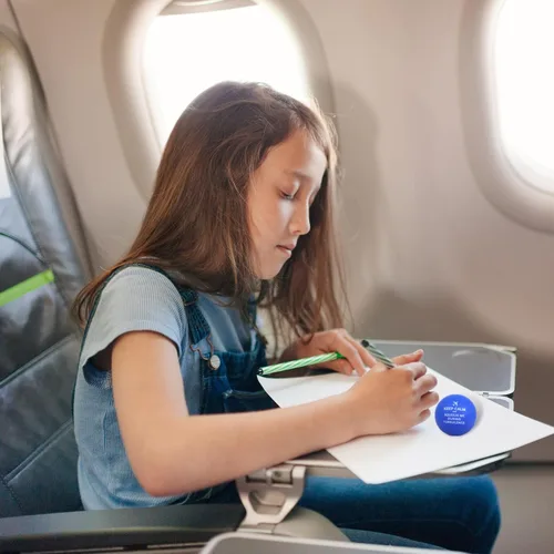 Vista 6 de Needzo Mantén la calma y aprieta durante la turbulencia, pelotas de estrés, ansiedad de vuelo, accesorio de comodidad de miedo a volar, 2.48 pulgadas