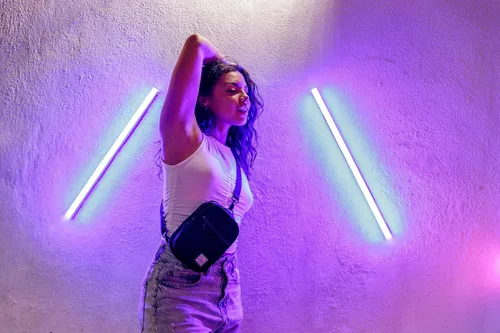 Vista 3 de Vibe Festival Gear Bolso bandolera pequeño para mujeres y hombres, 5 en 1, multiuso de (rPET), bolsa de cinturón de poliéster reciclado, mochila