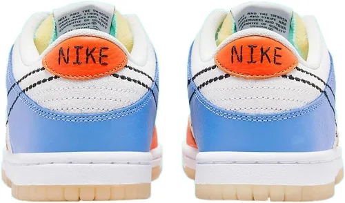 Vista 113 de Nike Kid's Dunk Low Sneaker