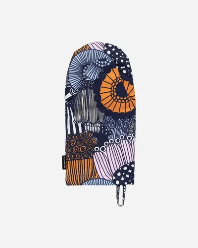 Vista 18 de MARIMEKKO Pieni Unikko Oven Mitt with Hanging Loop – Refine Your Kitchen Décor with Our Floral Oven Mitts — Kitchen Mitts for Oven (12 in x 6 in)