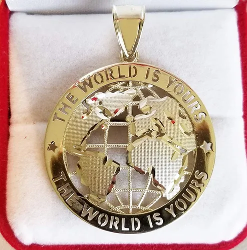 Vista 2 de AMZ Jewelry Dije de globo de oro amarillo de 10 quilates para hombre, 1.75 pulgadas, Oro amarillo