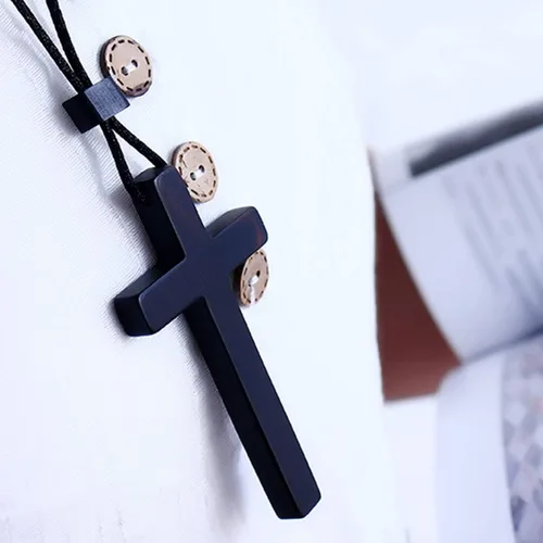 Vista 6 de Collares con colgante de cruz de madera natural para mujeres y hombres, sándalo hecho a mano, regalo de madera colgante de espejo retrovisor