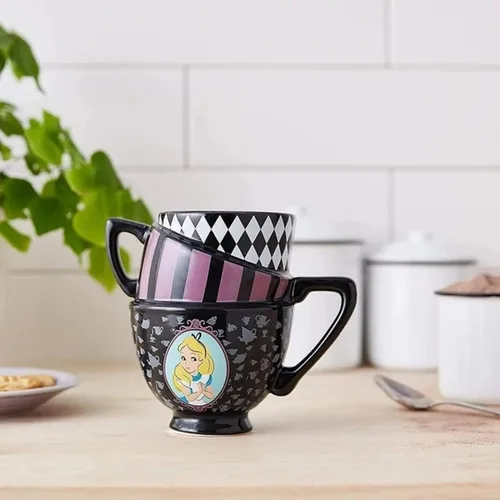 Vista 7 de Silver Buffalo Disney Alicia en el país de las maravillas Taza de té apiladas de cerámica esculpida en 3D, 20 onzas (591.4 ml)