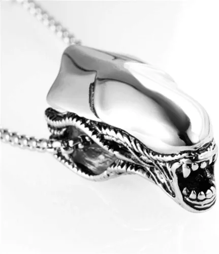Vista 2 de OAKKY Collar con colgante de cabeza de extraterrestre hiperbólico de acero inoxidable para hombre