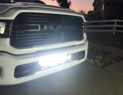 Vista 5 de iJDMTOY Barra de luz LED de 20 pulgadas para montaje en rejilla inferior compatible con Dodge RAM 2500 3500 2020 en adelante, incluye barra de luz