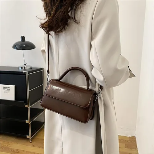 Vista 5 de Bolso cruzado vintage para mujer, bolso cuadrado pequeño de inspiración francesa, textura elegante, bolso de hombro moderno para salidas de trabajo