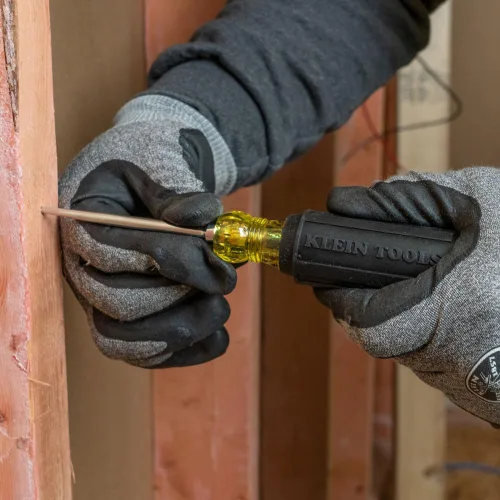 Vista 4 de Klein Tools Punzón de rascar 650 con mango de 3-12 pulgadas y agarre de cojín, fabricado en Estados Unidos