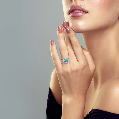 Vista 7 de Gem Stone King Anillo de compromiso de plata de ley 925 con topacio azul suizo y zafiro blanco creado para mujer